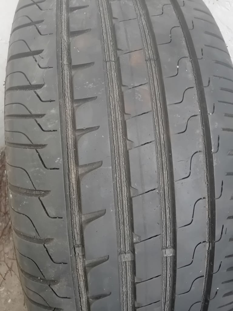 Hyundai 17 inch wheel/ tyre