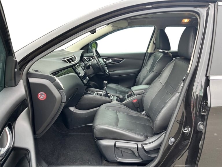 2015 Nissan Qashqai DIG-T Tekna SUV Petrol Manual