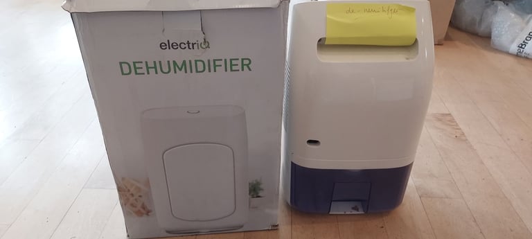 image for 2ltr eleqtriq dehumidifier - cost £50+