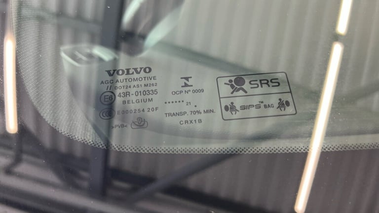 2021 Volvo XC40 Recharge R-Design, T5 plug-in hybrid (Power Tailgate, Sensus Navigation) Estate P...