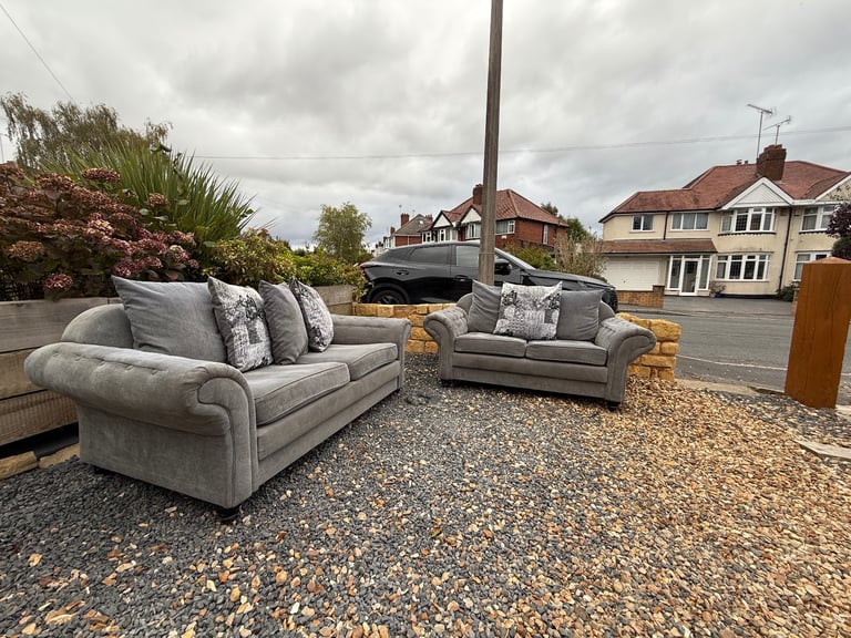 Grey Chesterfield 3&2 Sofa Set 