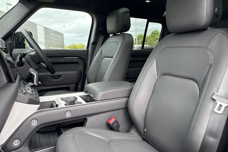 2025 Land Rover Defender 110 3.0 D250 MHEV X-Dynamic SE Auto 4WD Euro 6 (s/s) 5dr SUV Automatic