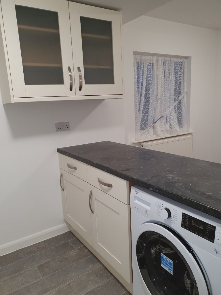 A beautiful executive 1 Bed flat. Separate kitchen and shower room. £1300 inc ALL bills except Elec