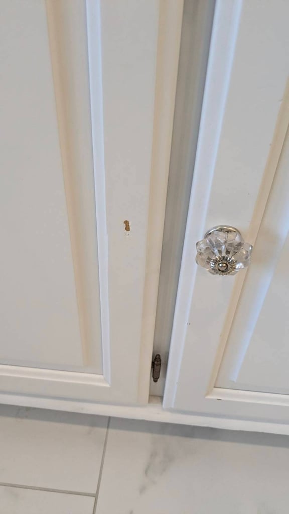 White Wooden Drinks Cabinet/Display Unit with lights