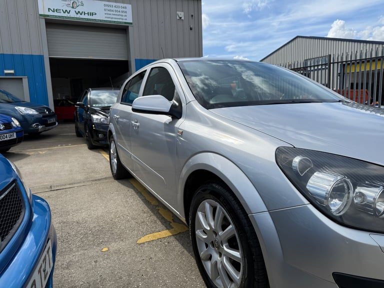 2005 Vauxhall Astra 1.6i 16V Club 5dr HATCHBACK Petrol Manual - Image 16