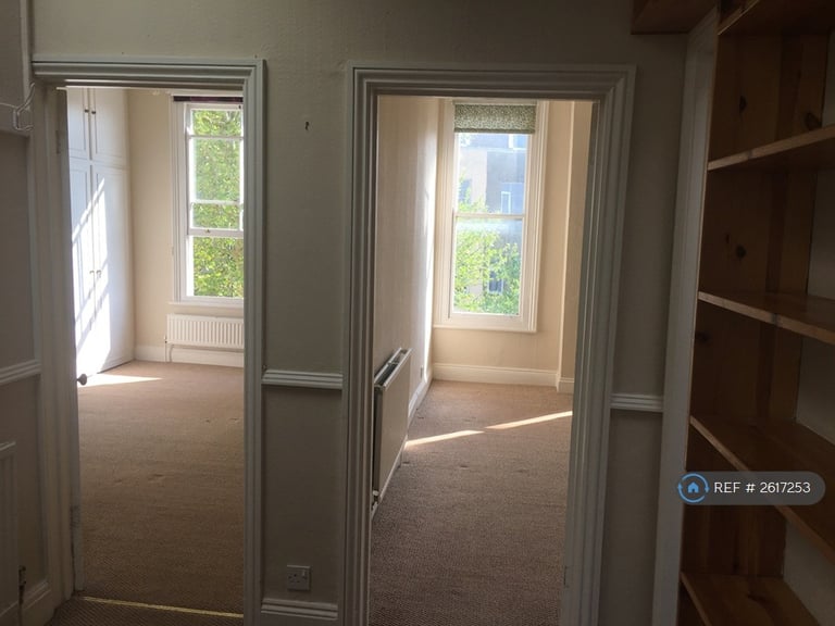 2 bedroom flat in Royal York Villas, Bristol, BS8 (2 bed) (#2617253)