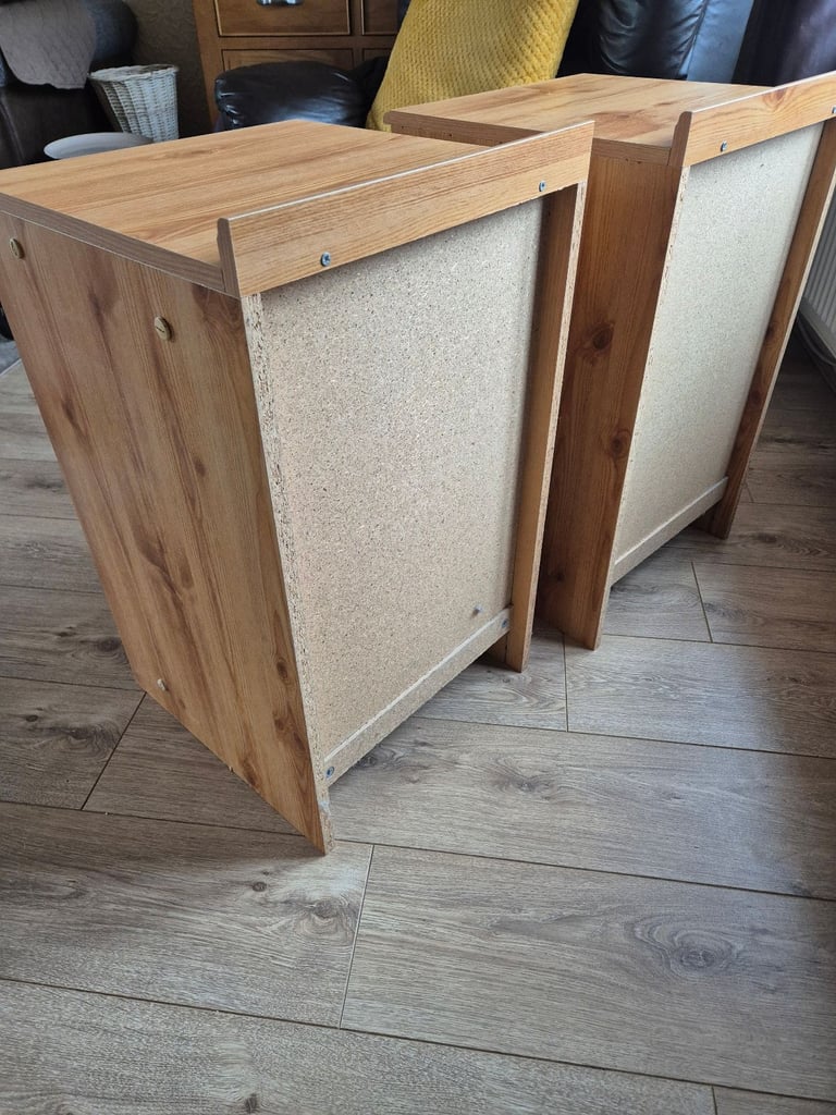Bedside cabinets 