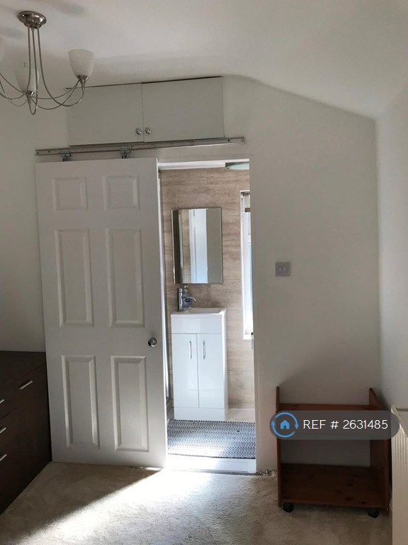 4 bedroom house in Chapel Road, Hounslow, TW3 (4 bed) (#2631485)