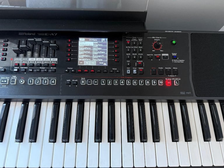 Roland E-A7 Expandable Arranger