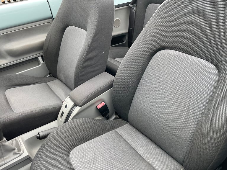 VW BEETLE 1.6 CONVERTIBLE 04 REG BLUE 2 DOOR 12 MONTHS MOT SERVICE HISTORY LOW INSURANCE