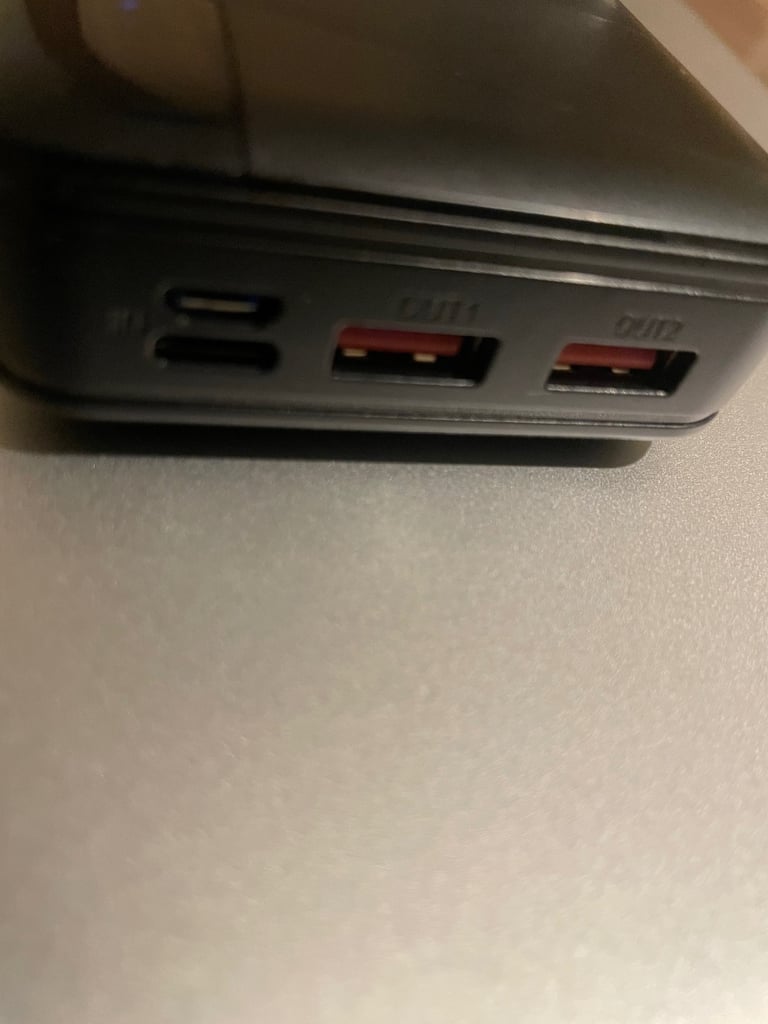 Powerbank fast and holds its charge 20000 MaH