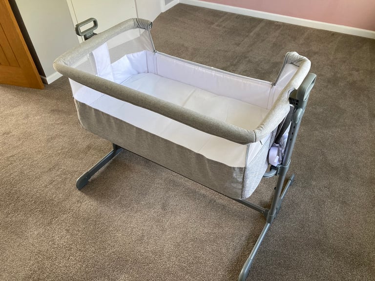 Chicco Next2Me Bedside Crib