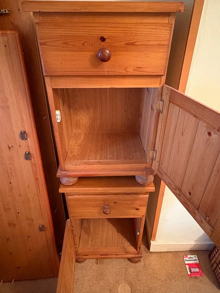 2 bedside tables