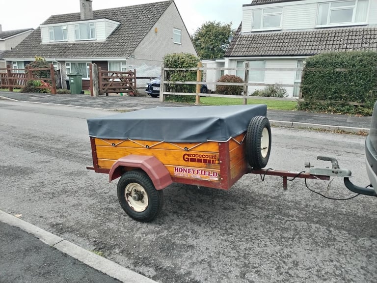 HONEYFIELD BOX CAMPING TRAILER TOWING C/W SPARE WHEEL & COVER 