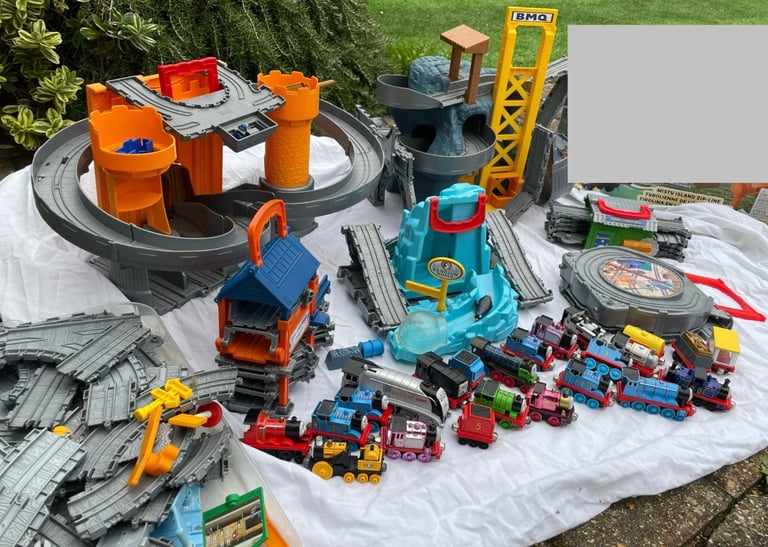Thomas the tank engine train sets