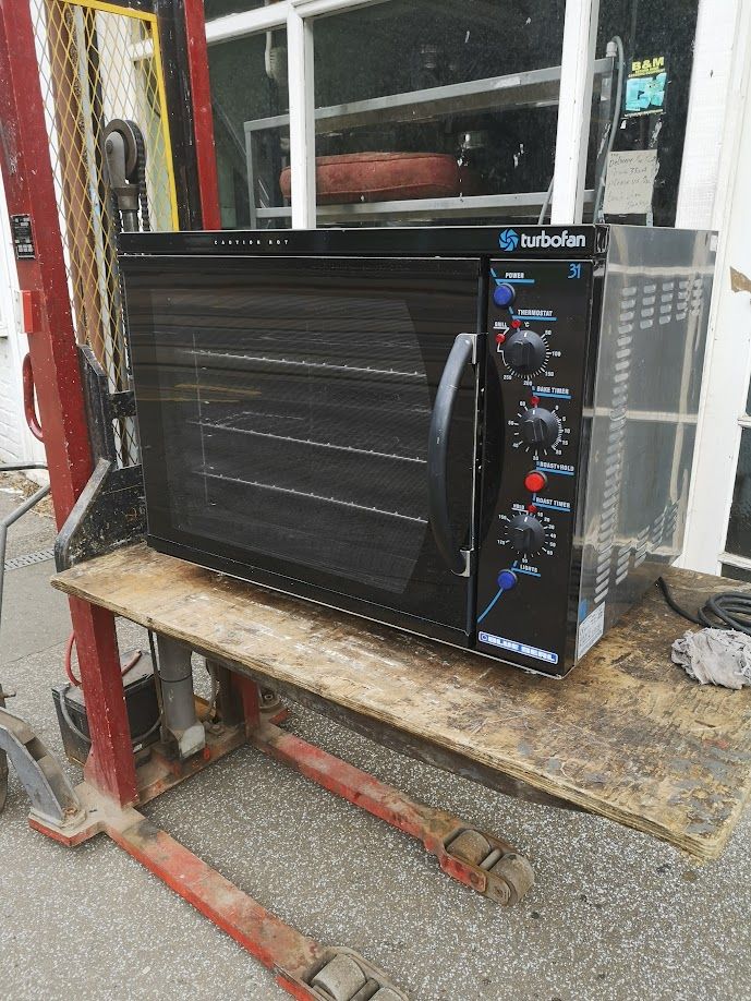 Commercial catering electric Blue seal E311 oven