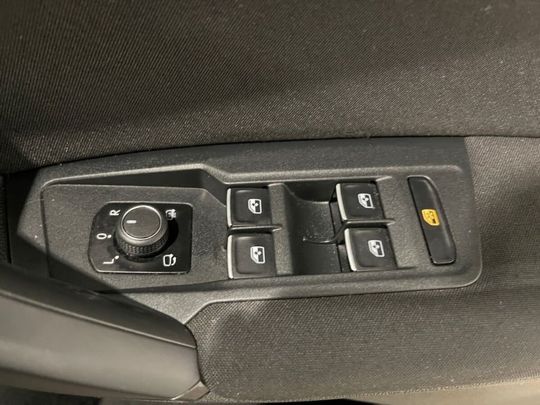 2018 Volkswagen Tiguan 2.0 TDI SE Navigation SUV 5dr Diesel DSG Euro 6 (s/s) (150 ps) ESTATE Dies...