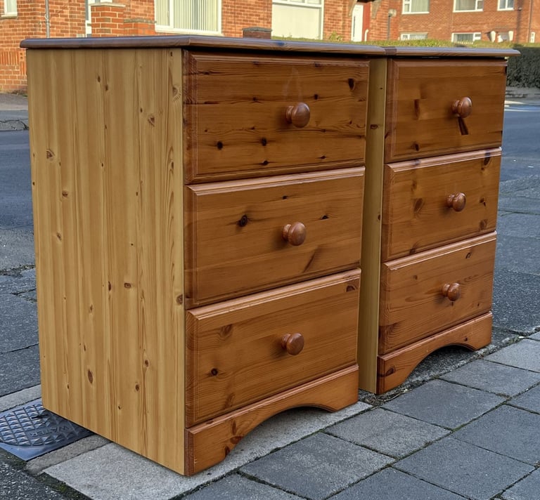 A PAIR OF TALL MATCHING PINE BEDSIDE CHESTS OF DRAWERS