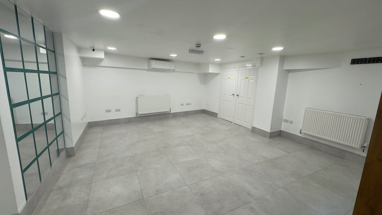 Shop with E-Class Use – Prime Cromwell Road Location