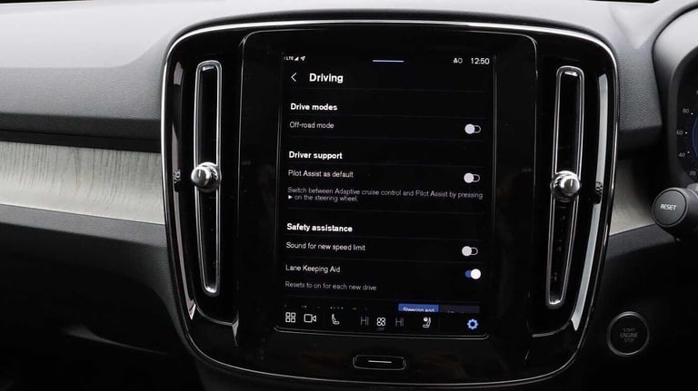  Volvo XC40 B4 (P) Ultra Bright (Sunroof, Harman Kardon, 360 Camera) Petrol/Electric Hybrid Autom...
