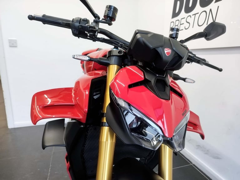 2025 Ducati Streetfighter V4S Red 562 Miles Akro Exhaust | £372 Dep & £372 pcm