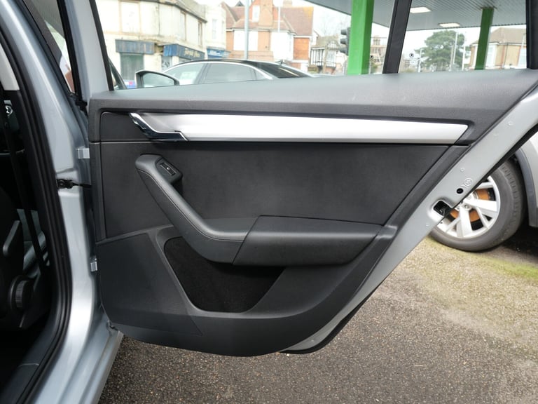 2014 Skoda Octavia 2.0 TDI Elegance DSG Euro 5 (s/s) 5dr Only 32000 Miles