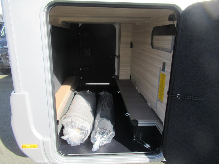 Adria Compact Supreme SL 2.2 Diesel 140BHP Automatic