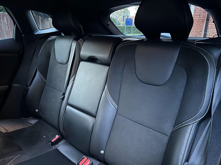 2017 Volvo V40 2.0 T2 R-Design Euro 6 (s/s) 5dr HATCHBACK Petrol Manual