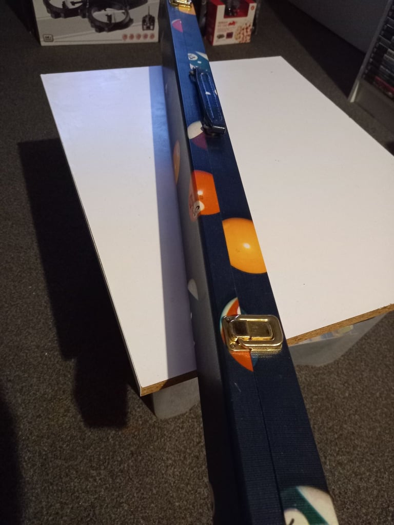 BCE 4 Peice pool cue with hard case