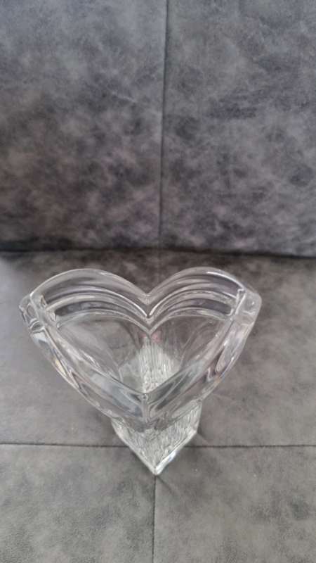 Mikasa Crystal Tulip Vase V Shape 