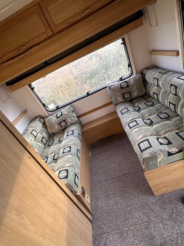 Lunar quasar caravan