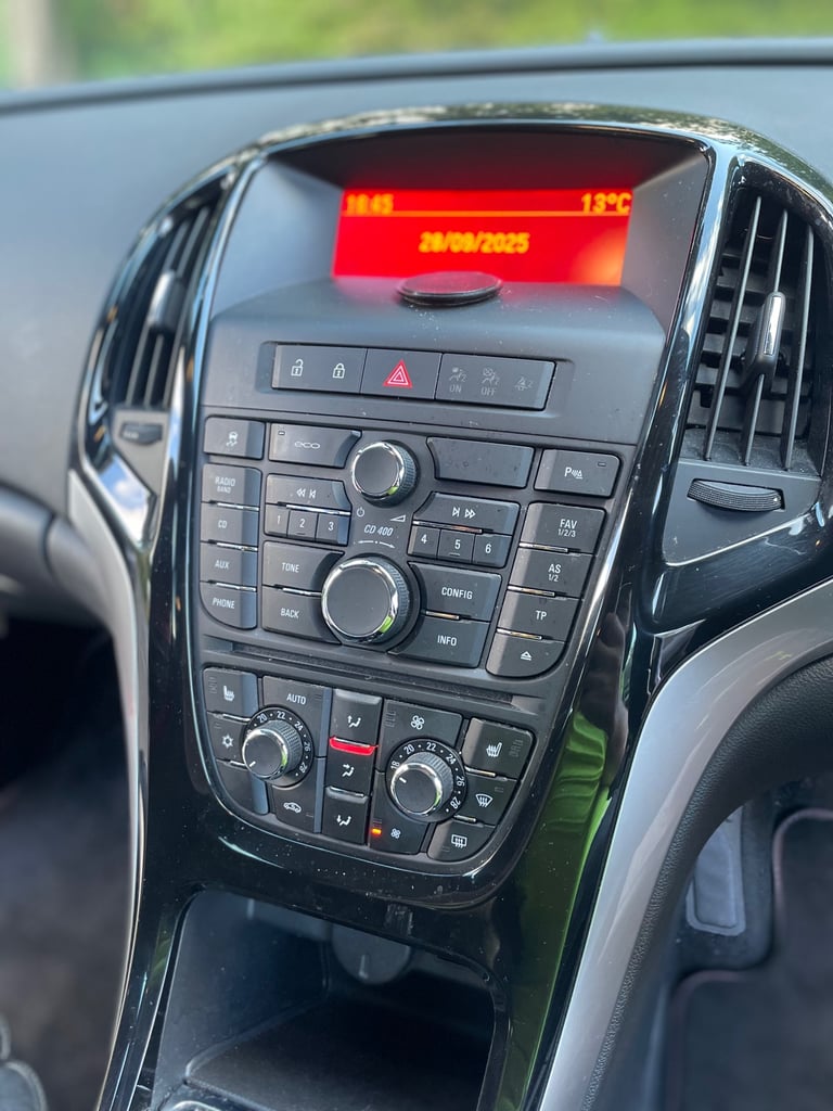 Vauxhall, ASTRA, Hatchback, 2014, Manual, 1956 (cc), 5 doors