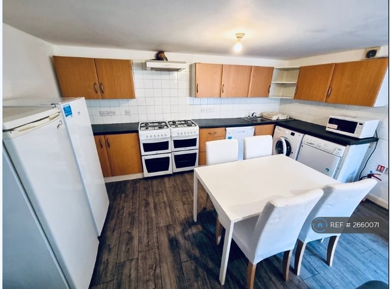 7 bedroom house in Oxford Street, Leamington Spa, CV32 (7 bed) (#2660071)