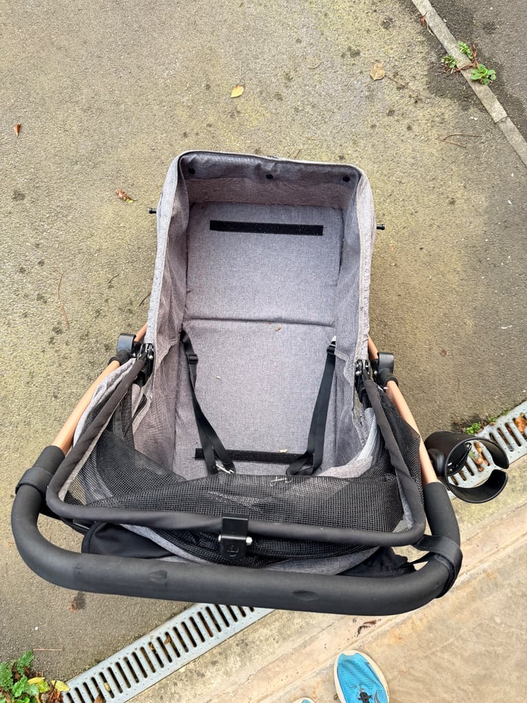 Puppy / Dog Pram pushchair