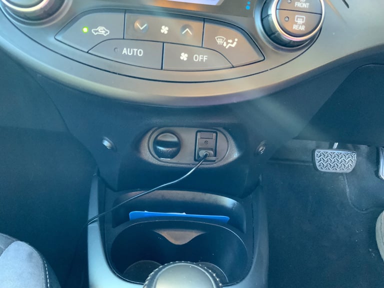 Toyota, YARIS, Hatchback, 2015