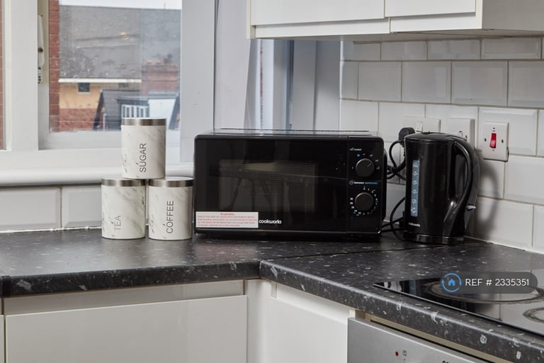 1 bedroom flat in Leeds, Leeds, LS2 (1 bed) (#2335351)