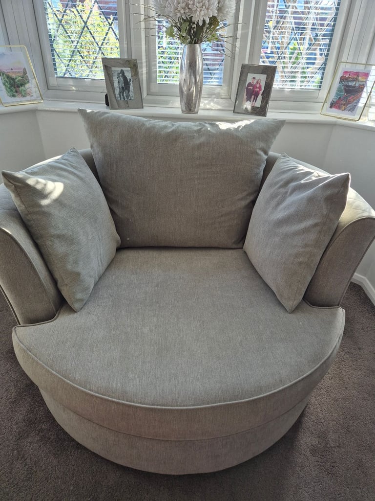 Swivel Snuggle Chair
