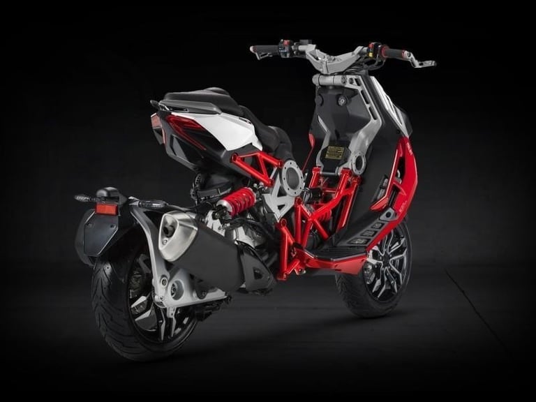 ItalJet Dragster 200cc Naked Sports Automatic Scooter Was £5299 Now £3699