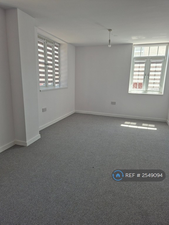1 bedroom flat in Abbott House, Northampton, NN1 (1 bed) (#2549094)