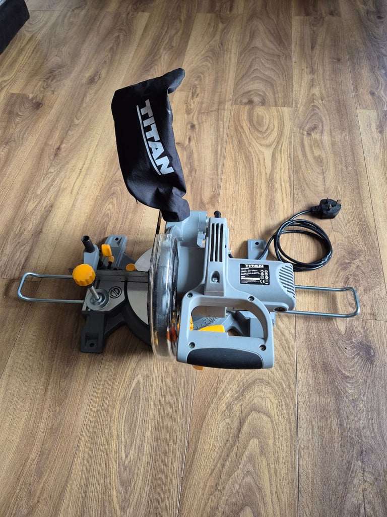 Titan 210mm mita saw 
