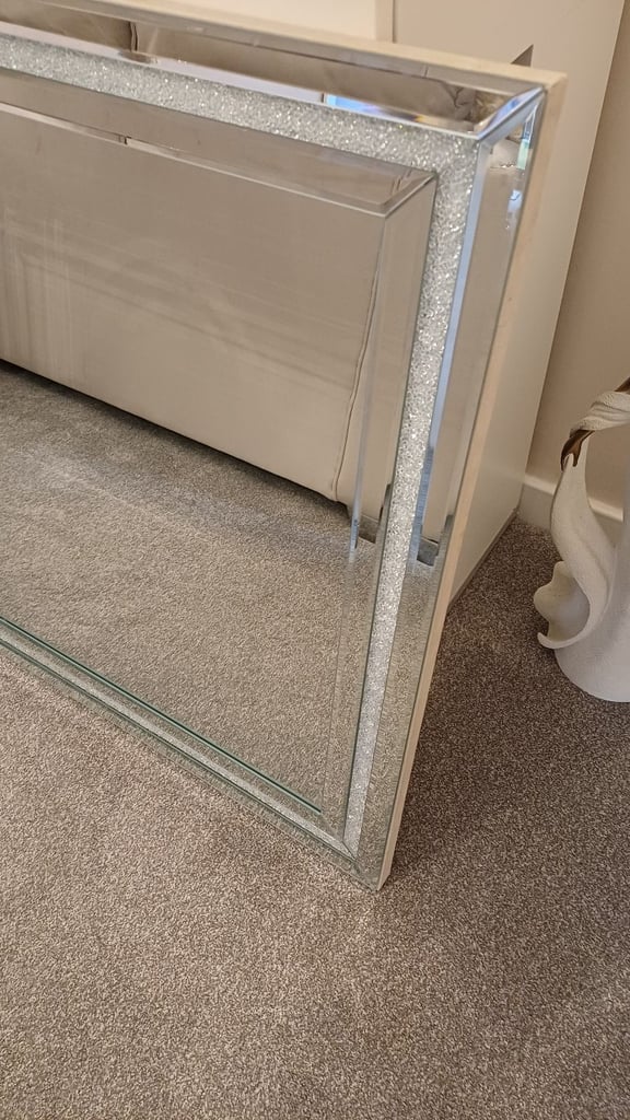 Wall Mirror (Small Crushed Diamond Border)