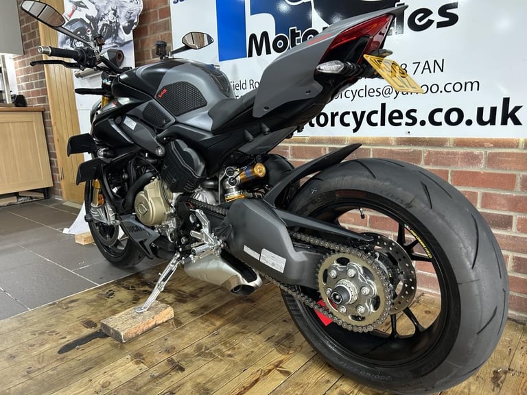 2023 Ducati Streetfighter V4s