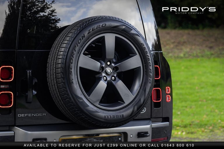 LAND ROVER DEFENDER 90 2.0 P300 X-Dynamic HSE - Amazing spec. Massive presence.