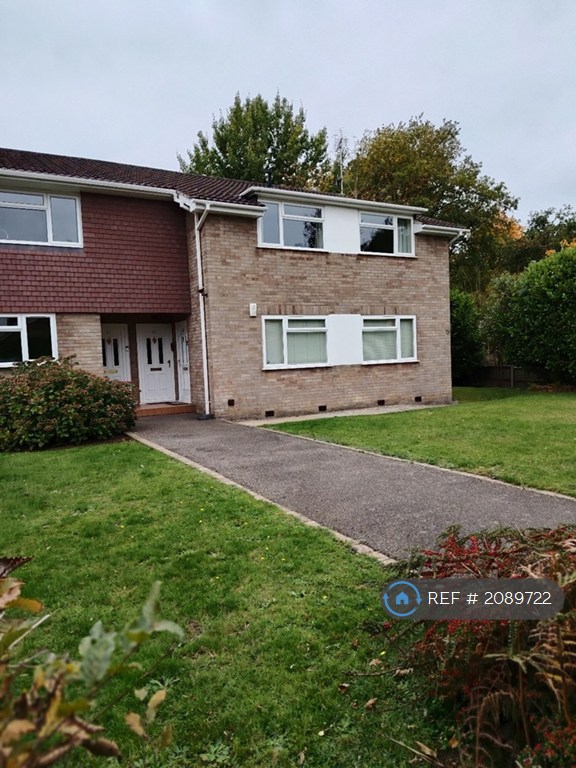 2 bedroom flat in Princes Way, Hutton, Brentwood, CM13 (2 bed) (#2089722)