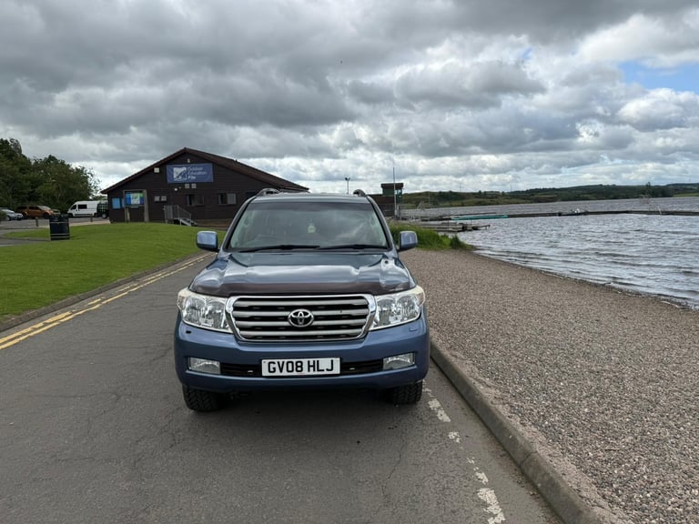 Toyota Land Cruiser v8