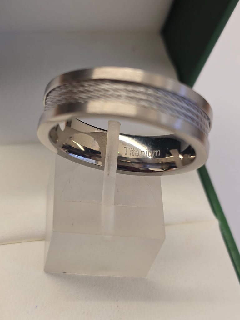 image for TITANIUM 7MM CABLE RING