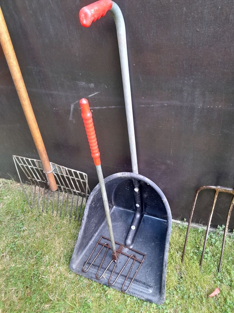 STABLE MUCKING OUT FORKS + SCOOP.. L@@K !