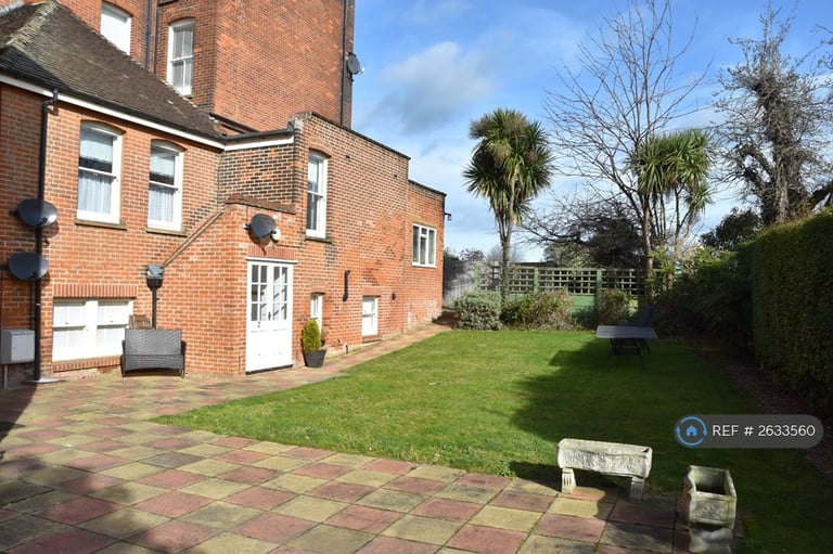 2 bedroom flat in St. Marys Court, Herne Bay, CT6 (2 bed) (#2633560)
