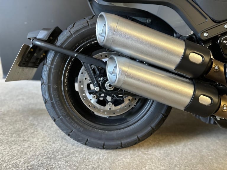STUNNING ONE OWNER 2023/23 HARLEY-DAVIDSON FXFBS FAT BOB 114 MOTORCYCLE 