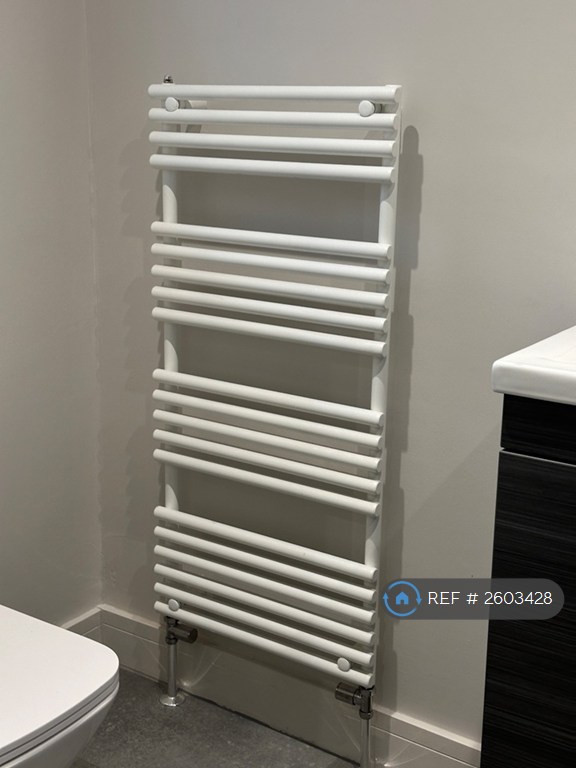 3 bedroom flat in High Street, Worksop, S80 (3 bed) (#2603428)